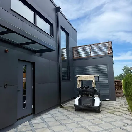 Villa Trio - Golf Villa, Bbq, Sauna And Hot Tub Kuressaare