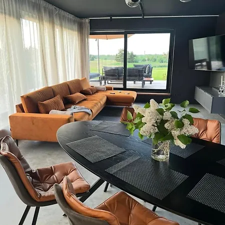 Villa Trio - Golf Villa, Bbq, Sauna And Hot Tub *